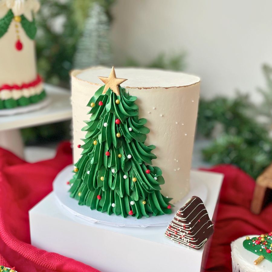 Deck the Halls Cake