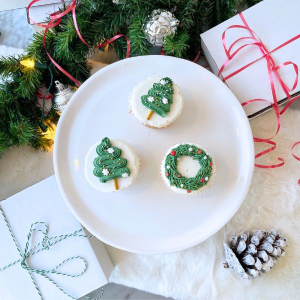 Christmas Cupcakes – Festive Trio of Flavors | Celebrity Cake Studio