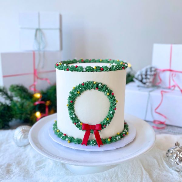 Merry Wreath Cake – Red Velvet Elegance | Celebrity Cake Studio