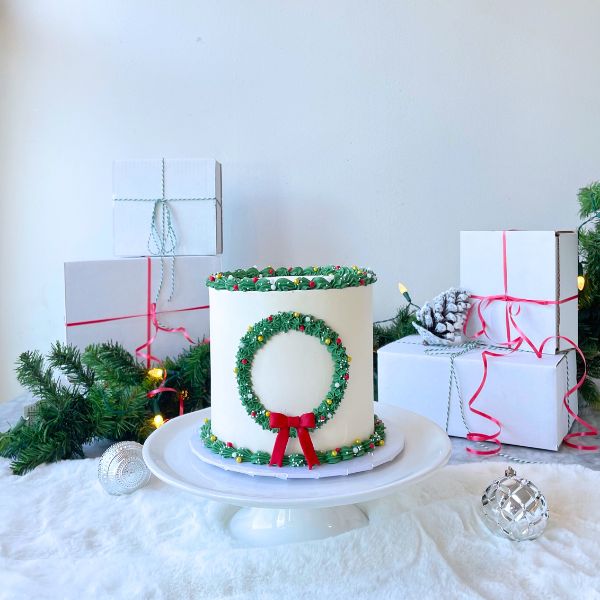 Merry Wreath Cake – Red Velvet Elegance | Celebrity Cake Studio