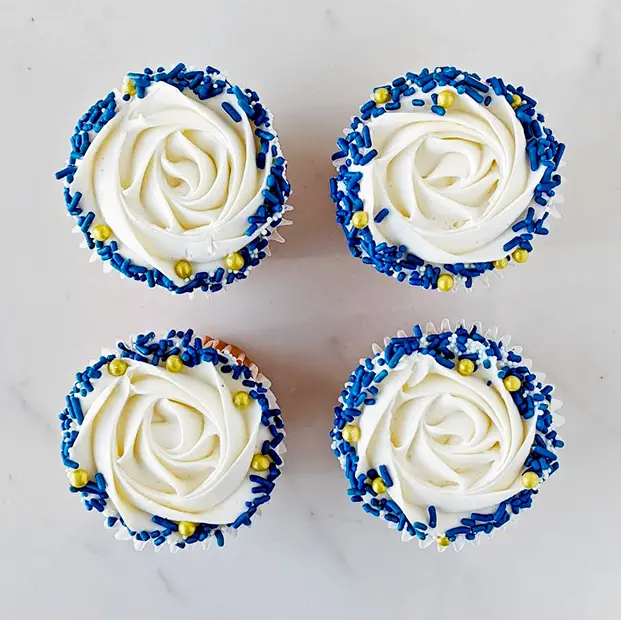Navy Elegance Cupcakes (per dozen)